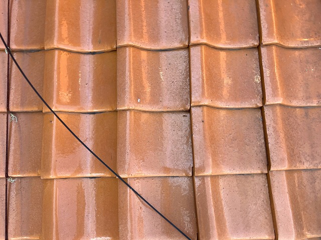 並んでいる瓦屋根